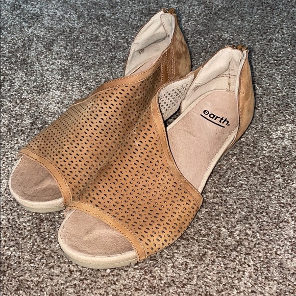 capricorn wedge sandal